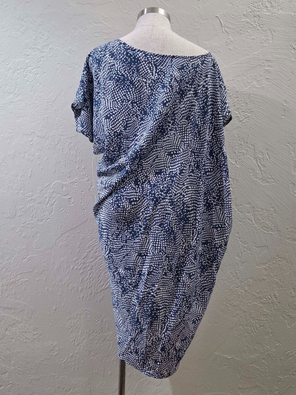 Vici Abstract Dot Print Dress With Asymmetrical Hem - Picture 2 of 6